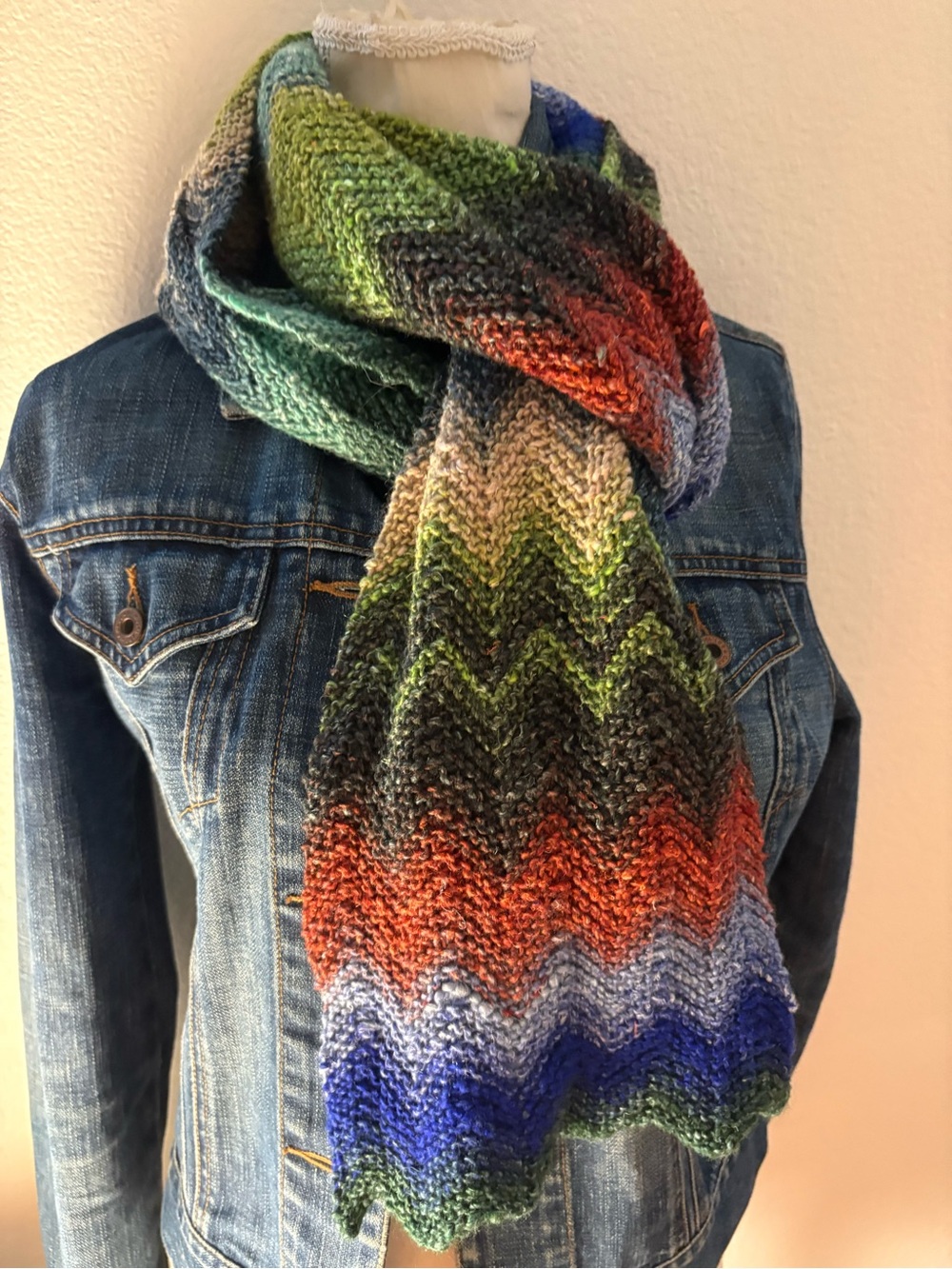 Handmade Zigzag Knit Scarf - Unisex Accessory - Picture 4 of 8